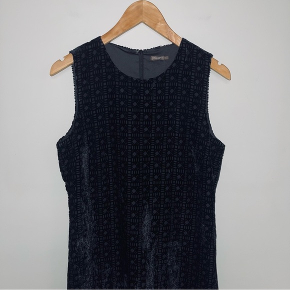 J. McLaughlin Shift Dress Women’s Size Small Black Velvet Velour Pattern - Picture 3 of 8